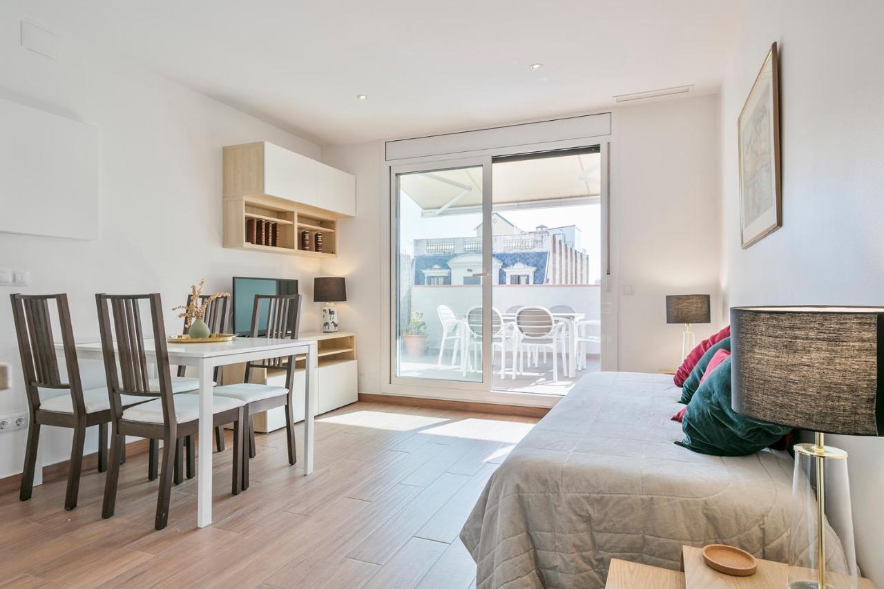 Romantic With Terrace Apartment
